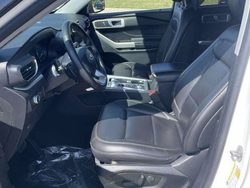 Used 2020 Ford Explorer XLT w/ Equipment Group 202A AWD/4WD image 2