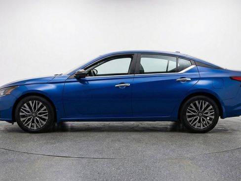 Used 2025 Nissan Altima 2.5 SV image 5