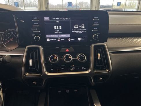 Used 2023 Kia Sorento LX AWD/4WD image 3