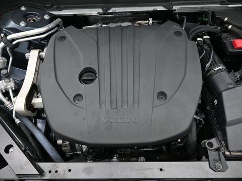 Used 2023 Volvo XC60 B5 Plus w/ Protection Package Premier image 13