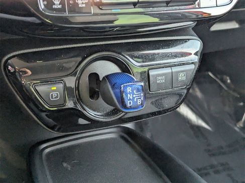 Used 2022 Toyota Prius LE image 27