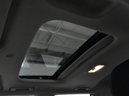 Used 2024 Hyundai Venue SEL image 20