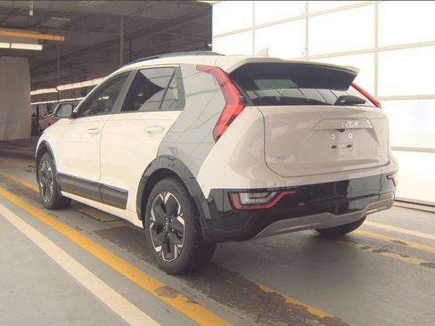 Used 2023 Kia Niro Wave w/ Wave Preserve Package FWD image 4