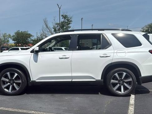 Used 2023 Honda Pilot Touring image 4