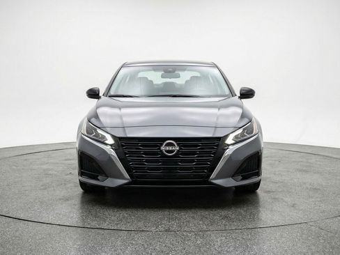 Used 2025 Nissan Altima 2.5 SV image 2