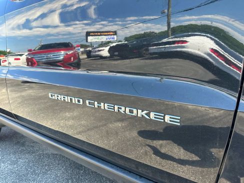 Used 2015 Jeep Grand Cherokee Limited image 9