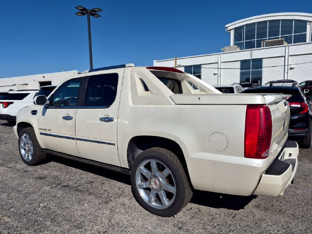 Used 2013 Cadillac Escalade EXT Premium AWD/4WD image 3