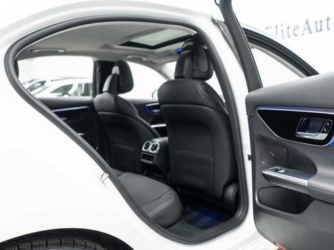 Used 2025 Mercedes-Benz C 300 4MATIC Sedan image 12