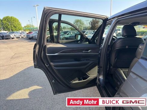 Used 2023 Jeep Grand Cherokee L Limited w/ Black Appearance Package AWD/4WD image 25