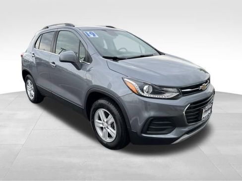 Used 2019 Chevrolet Trax LT w/ LT Convenience Package AWD/4WD image 3