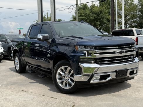 Used 2022 Chevrolet Silverado 1500 LTZ w/ LTZ Convenience Package II RWD image 2