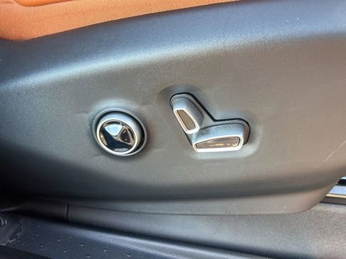 Used 2024 Chrysler Pacifica Pinnacle image 8