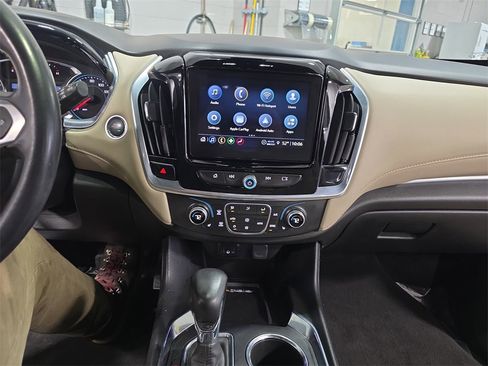 Used 2022 Chevrolet Traverse LT image 21