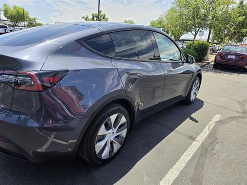 Used 2023 Tesla Model Y Long Range AWD/4WD image 5