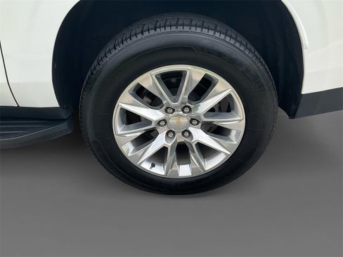 Used 2023 Chevrolet Suburban Premier image 8