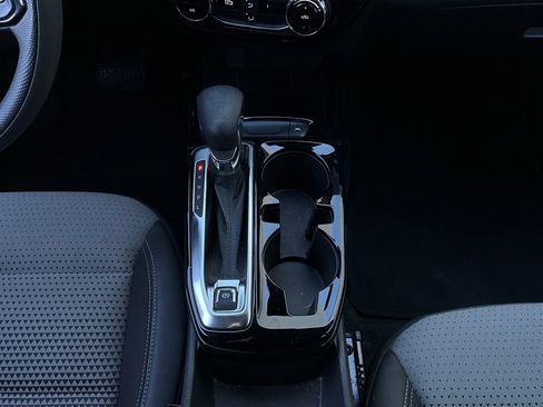 Used 2025 Chevrolet Trax LT image 14