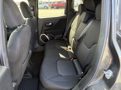 Used 2017 Jeep Renegade Latitude w/ Popular Equipment Group image 13