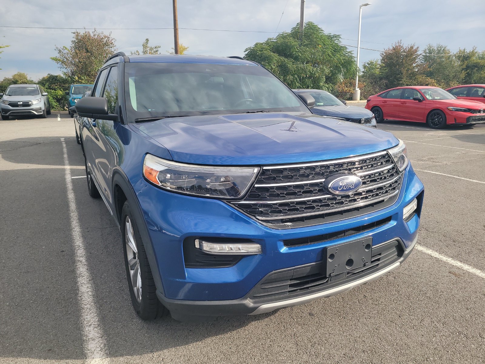 Used 2020 Ford Explorer XLT w/ Equipment Group 202A AWD/4WD image 3