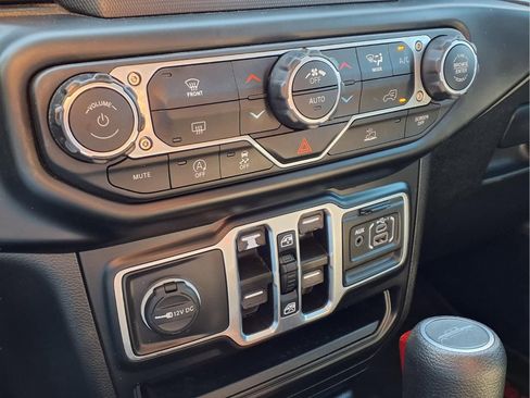Used 2022 Jeep Gladiator Sport image 18