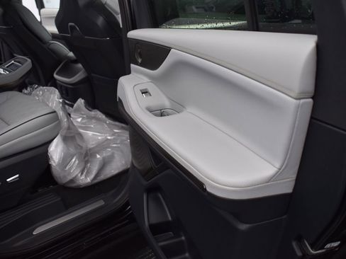 New 2026 Lincoln Navigator L Black Label AWD/4WD image 14
