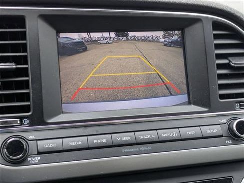 Used 2017 Hyundai Elantra SE image 16