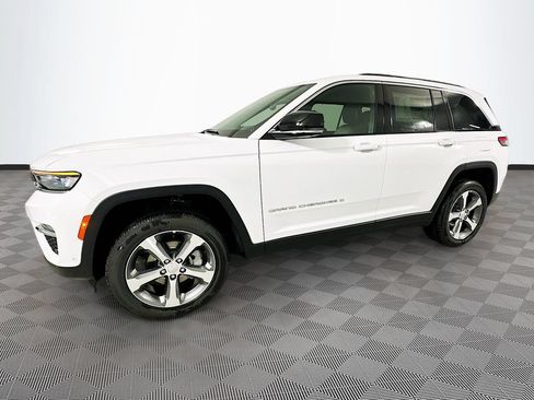 New 2025 Jeep Grand Cherokee Limited w/ Luxury Tech Group II AWD/4WD image 24