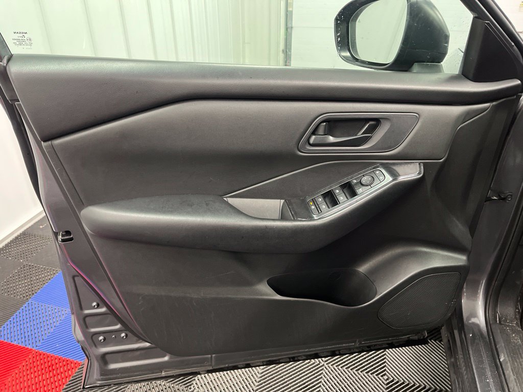 Used 2024 Nissan Rogue S AWD/4WD image 19