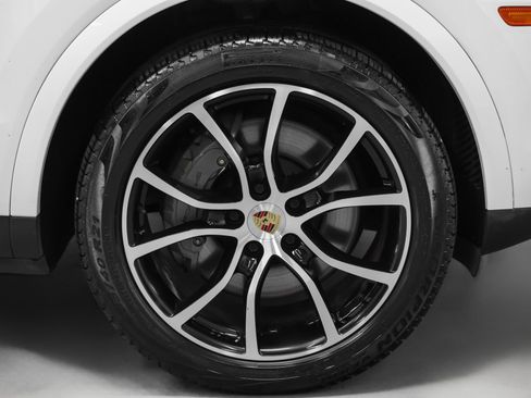 Used 2023 Porsche Cayenne S Platinum AWD/4WD image 15