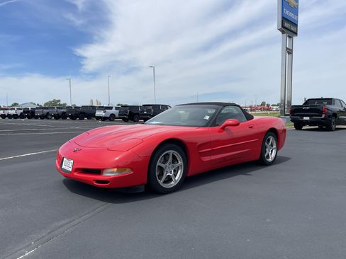 Used 2001 Chevrolet Corvette Convertible w/ Preferred Equipment Group2 RWD image 1