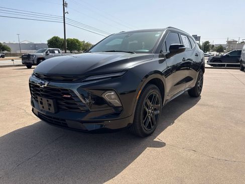 Used 2025 Chevrolet Blazer RS w/ Driver Confidence II Package FWD image 3
