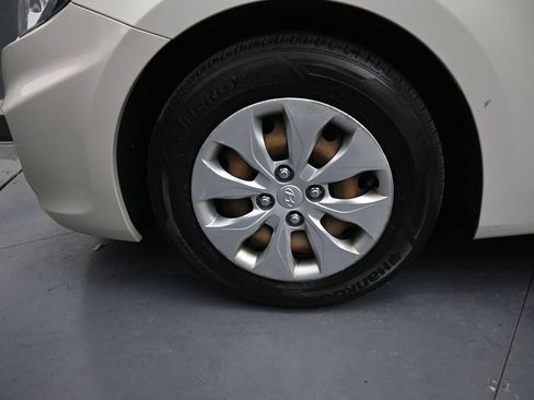 Used 2017 Hyundai Accent SE FWD image 12