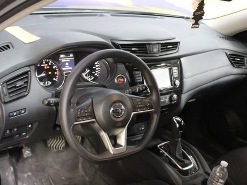 Used 2019 Nissan Rogue SV FWD image 12