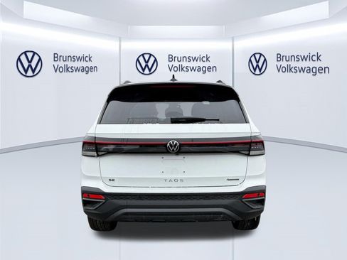 New 2026 Volkswagen Taos SE AWD/4WD image 5