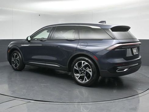 Used 2024 Lincoln Nautilus Premier w/ Equipment Group 102A image 6