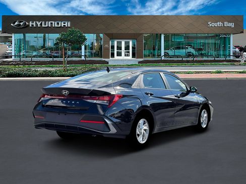New 2026 Hyundai Elantra SE image 7