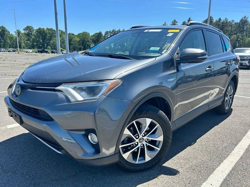 Used 2017 Toyota RAV4 XLE AWD/4WD image 2