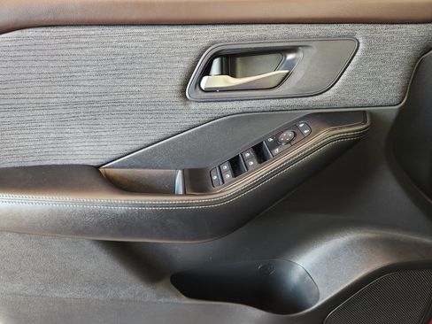 Used 2023 Nissan Rogue SV image 23