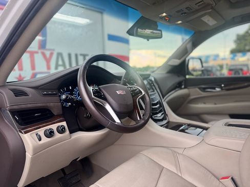Used 2017 Cadillac Escalade Luxury AWD/4WD image 49