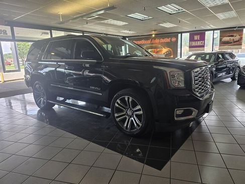 Used 2019 GMC Yukon Denali w/ Denali Ultimate Package AWD/4WD image 3