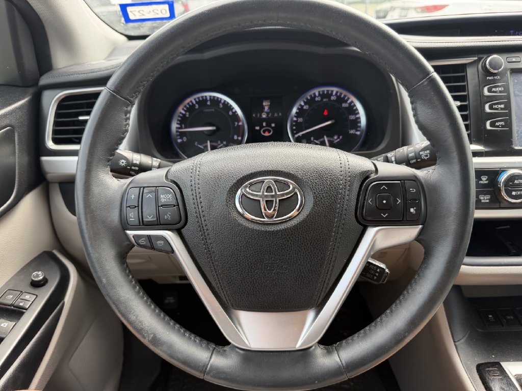 Used 2016 Toyota Highlander XLE FWD image 14