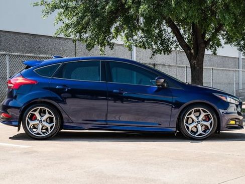 Used 2016 Ford Focus ST FWD image 12