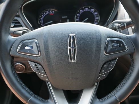 Used 2019 Lincoln MKC Select w/ Select Plus Package AWD/4WD image 25