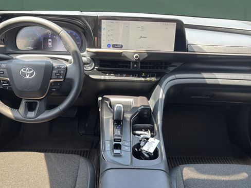 Used 2023 Toyota Crown AWD/4WD image 19