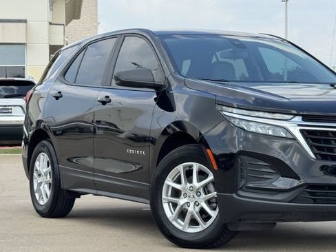 Used 2024 Chevrolet Equinox LS w/ LS Convenience Package FWD image 3