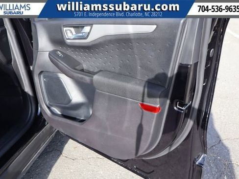 Used 2020 Ford Escape SE image 38