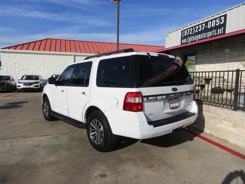Used 2016 Ford Expedition XLT image 3