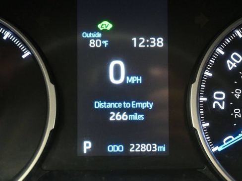 Used 2022 Toyota RAV4 LE AWD/4WD image 16