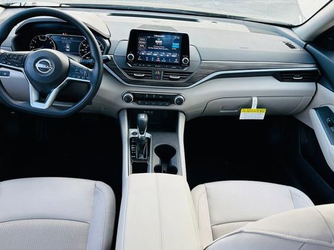 New 2025 Nissan Altima 2.5 SV image 12