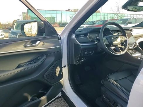 New 2025 Jeep Grand Cherokee Limited w/ Luxury Tech Group II AWD/4WD image 9