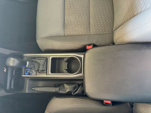 Used 2022 Toyota Tacoma SR5 RWD image 15